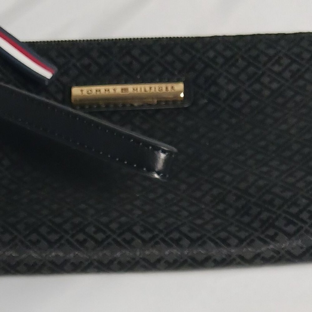 Tommy Hilfiger women  Wristlet Clutch bag